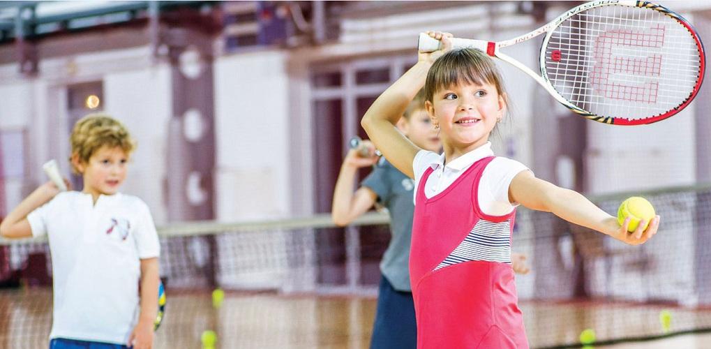 Большой теннис хорошо подходит для физического развития детей